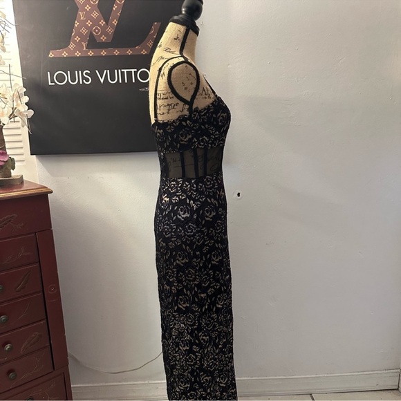 🆕Alexa B. Lace Dress - Picture 13 of 16